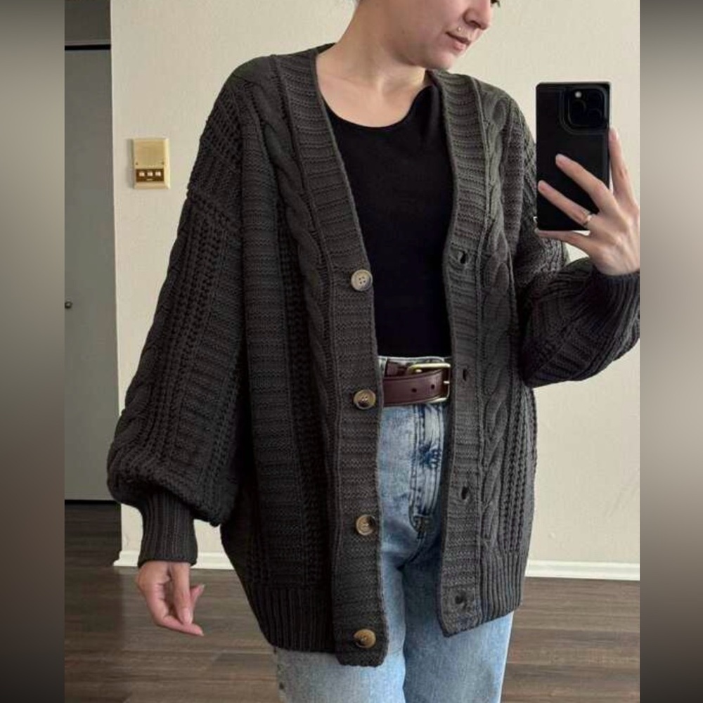 Oversized Grey Cable Knit Cardigan Long Sleeves Hip Length Buttoned - Picture 16 of 16